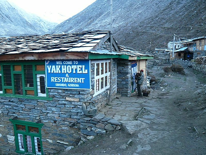 Klicke auf die Grafik für eine vergrößerte Ansicht

Name: 116 yak hotel samdo.jpg
Ansichten: 1389
Größe: 124,1 KB
ID: 3010275