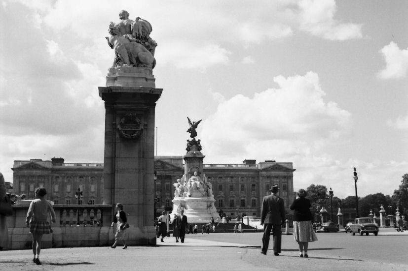 Klicke auf die Grafik für eine vergrößerte Ansicht  Name: 1956_004_london.jpg Ansichten: 0 Größe: 53,4 KB ID: 3013147