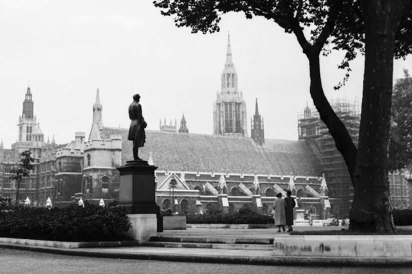 Klicke auf die Grafik für eine vergrößerte Ansicht  Name: 1956_0013_london.jpg Ansichten: 0 Größe: 72,4 KB ID: 3013148