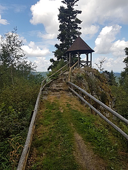 Aussichtsplattform großer Latschigfelsen