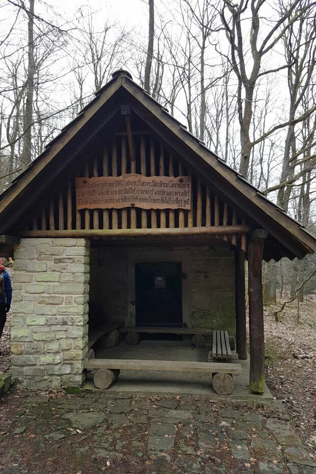 Klicke auf die Grafik für eine vergrößerte Ansicht

Name: schweinehütte.jpg
Ansichten: 459
Größe: 194,5 KB
ID: 3030811