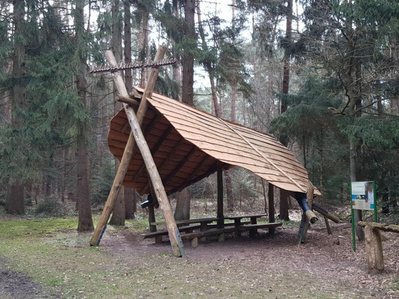 Klicke auf die Grafik für eine vergrößerte Ansicht

Name: großerUnterstand.jpg
Ansichten: 357
Größe: 163,1 KB
ID: 3031100