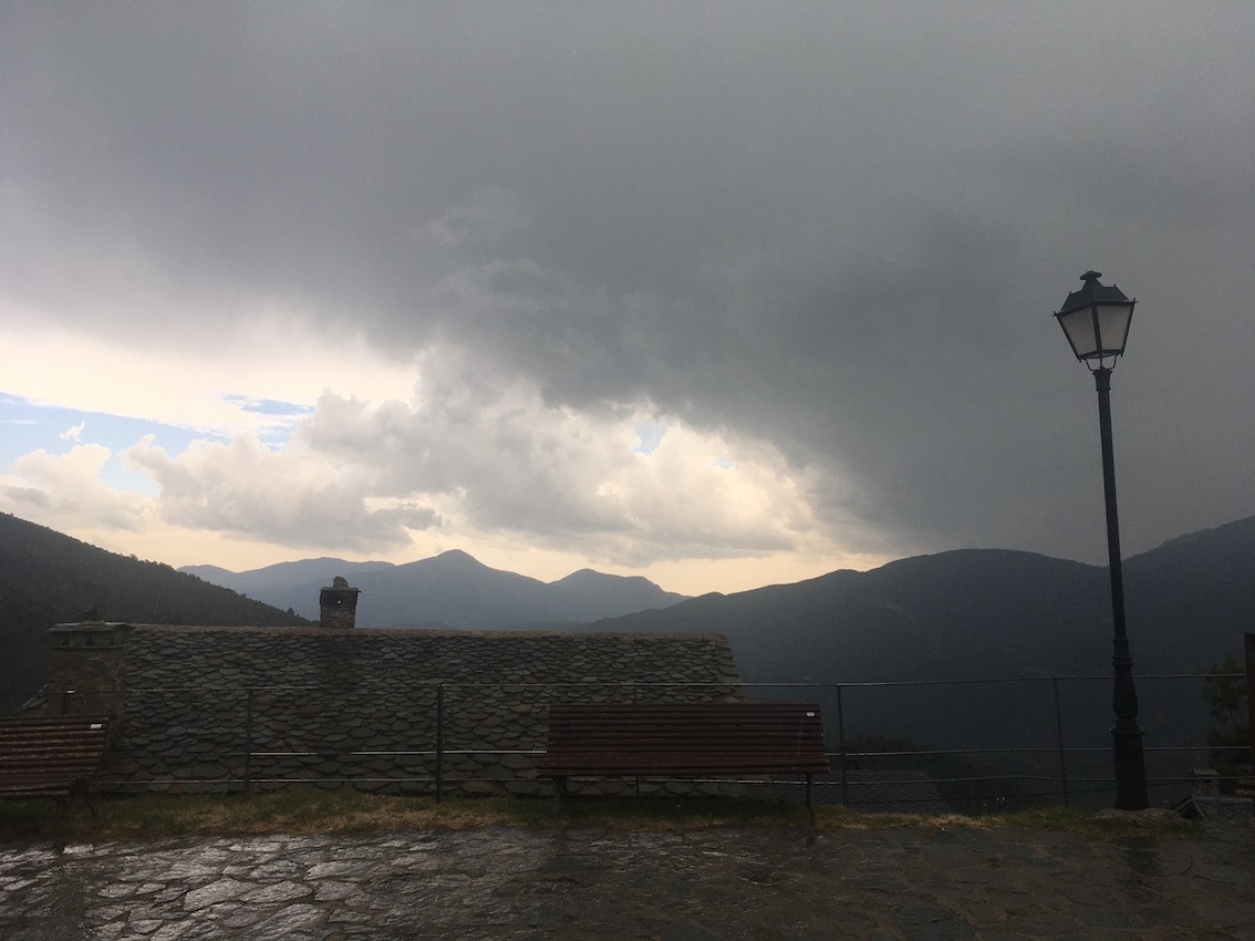 Klicke auf die Grafik für eine vergrößerte Ansicht

Name: 99-GR11-Unwetter über Dorria.jpg
Ansichten: 462
Größe: 171,2 KB
ID: 3035529