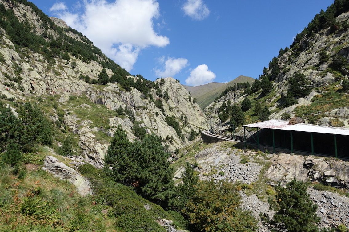 Klicke auf die Grafik für eine vergrößerte Ansicht

Name: 110-GR11-Zahnradbahn.jpg
Ansichten: 392
Größe: 414,3 KB
ID: 3035821