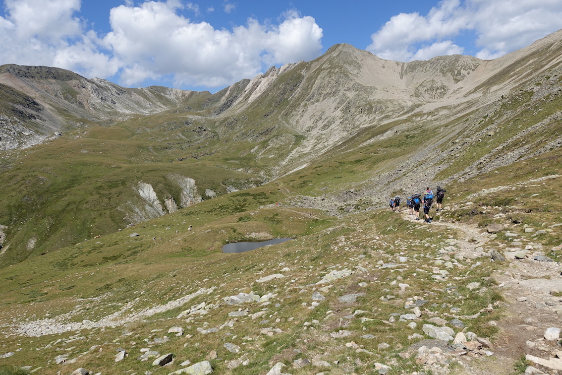 Klicke auf die Grafik für eine vergrößerte Ansicht

Name: 120-GR11-Blick zurück.jpg
Ansichten: 372
Größe: 392,8 KB
ID: 3036132