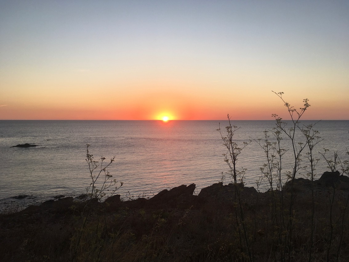 Klicke auf die Grafik für eine vergrößerte Ansicht

Name: 198-Sonnenaufgang am Cap Peyrefite.jpg
Ansichten: 304
Größe: 206,8 KB
ID: 3046409