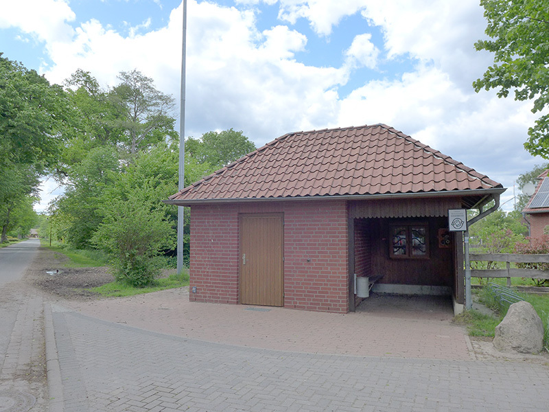 Klicke auf die Grafik für eine vergrößerte Ansicht  Name: SH_Suderbruch_Buchschrank.jpg Ansichten: 0 Größe: 227,5 KB ID: 3050856