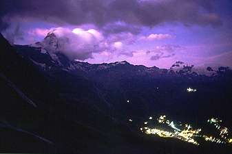 Klicke auf die Grafik für eine vergrößerte Ansicht

Name: 11_breuil-cervinia-nachts.jpg
Ansichten: 935
Größe: 78,5 KB
ID: 3053433