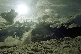 Klicke auf die Grafik für eine vergrößerte Ansicht  Name: 20_wolken-theodulpass.jpg Ansichten: 0 Größe: 83,9 KB ID: 3053468
