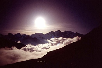 Klicke auf die Grafik für eine vergrößerte Ansicht

Name: 70_mond-saastal.jpg
Ansichten: 865
Größe: 46,8 KB
ID: 3054496