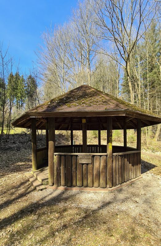 Klicke auf die Grafik für eine vergrößerte Ansicht

Name: 46 Kalteichenhütte 03.jpg
Ansichten: 233
Größe: 146,6 KB
ID: 3056873
