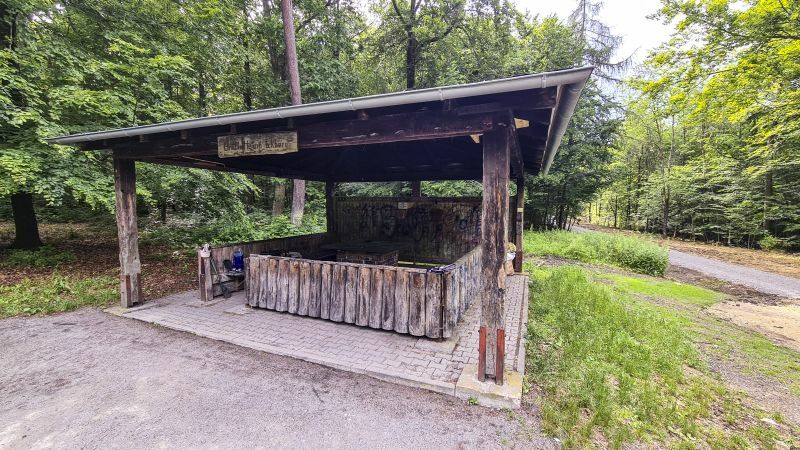 Klicke auf die Grafik für eine vergrößerte Ansicht  Name: 70 Grillhütte am Eckberg im Schönbuch 01.jpg Ansichten: 0 Größe: 129,9 KB ID: 3058224