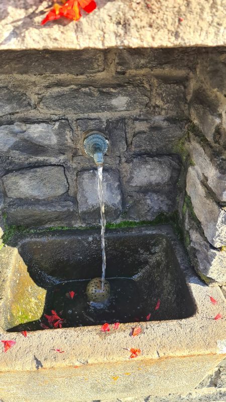 Klicke auf die Grafik für eine vergrößerte Ansicht

Name: 75 Brunnen in Airolo in der Via della Statzione 02.jpg
Ansichten: 112
Größe: 96,9 KB
ID: 3062512