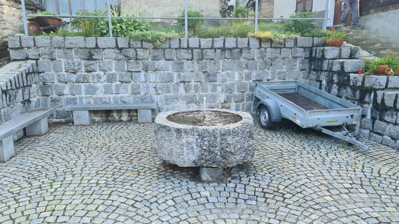 Klicke auf die Grafik für eine vergrößerte Ansicht

Name: 76 Springbrunnen in Airolo bei der Oratorio di Sant'Antonio abate 01.jpg
Ansichten: 118
Größe: 119,4 KB
ID: 3062517