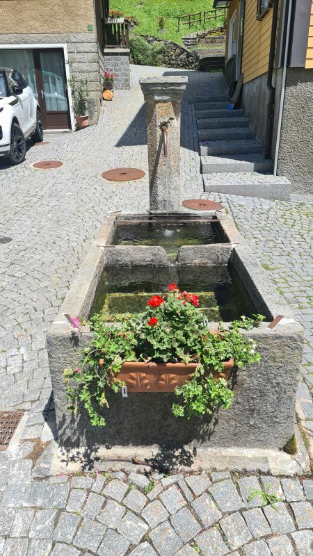 Klicke auf die Grafik für eine vergrößerte Ansicht

Name: 80 Brunnen in Osco vor Ristaurante Marti 01.jpg
Ansichten: 106
Größe: 120,3 KB
ID: 3062551