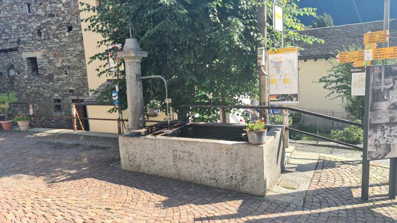 Klicke auf die Grafik für eine vergrößerte Ansicht

Name: 86 Brunnen in Calonico.jpg
Ansichten: 104
Größe: 108,9 KB
ID: 3062592