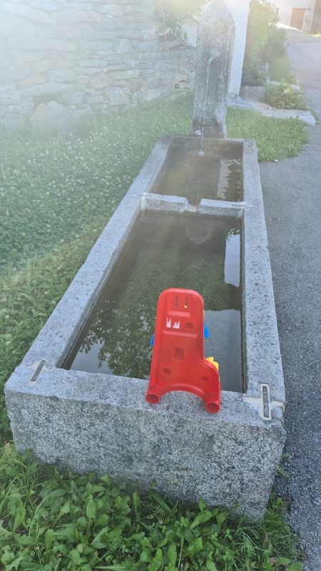 Klicke auf die Grafik für eine vergrößerte Ansicht

Name: 88 Brunnen in Cavagnago 01.jpg
Ansichten: 97
Größe: 81,8 KB
ID: 3062598