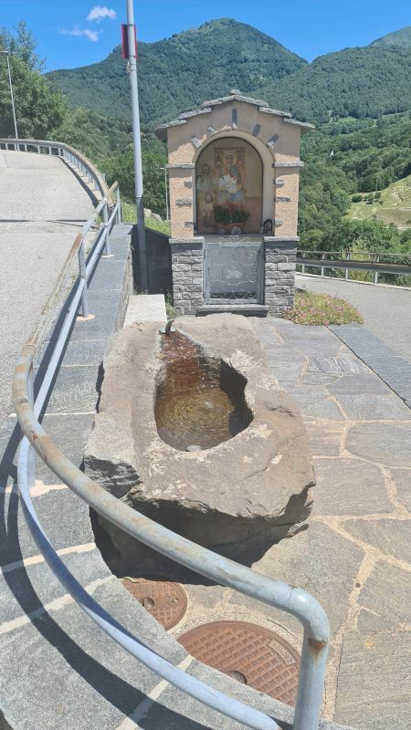 Klicke auf die Grafik für eine vergrößerte Ansicht

Name: 96 Brunnen am nord-östlichen Ortseingang von Isone 01.jpg
Ansichten: 106
Größe: 88,7 KB
ID: 3062630
