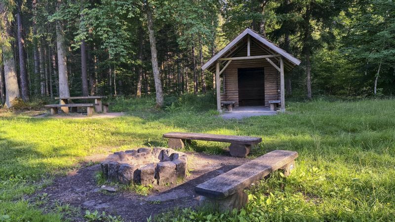 Klicke auf die Grafik für eine vergrößerte Ansicht

Name: 117 Unterstandshütte an Picknickplatz im Schnbuch 01.jpg
Ansichten: 178
Größe: 122,7 KB
ID: 3063755