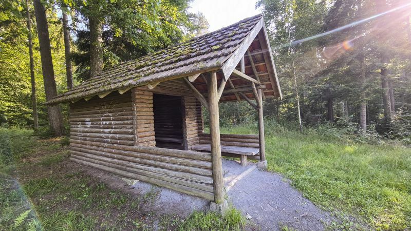 Klicke auf die Grafik für eine vergrößerte Ansicht

Name: 117 Unterstandshütte an Picknickplatz im Schnbuch 03.jpg
Ansichten: 178
Größe: 119,6 KB
ID: 3063756