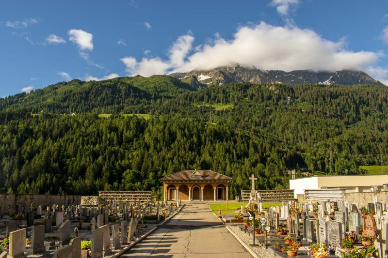 Klicke auf die Grafik für eine vergrößerte Ansicht  Name: 02 Auf dem Friedhof von Airolo ist es sonnig.jpg Ansichten: 0 Größe: 101,5 KB ID: 3064299