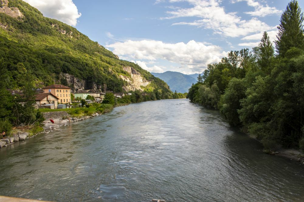 Klicke auf die Grafik für eine vergrößerte Ansicht

Name: 24 Der Ticino bei Lodrino.jpg
Ansichten: 397
Größe: 142,3 KB
ID: 3072024