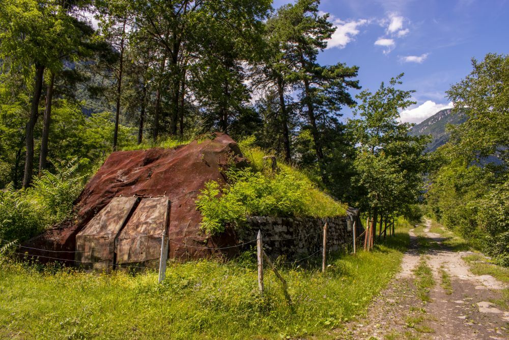Klicke auf die Grafik für eine vergrößerte Ansicht

Name: 21 Schweizer Militärbunker am Ticino.jpg
Ansichten: 394
Größe: 225,6 KB
ID: 3072028