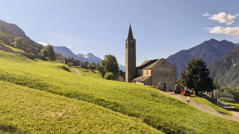 Klicke auf die Grafik für eine vergrößerte Ansicht

Name: 06 Die Kirche mit Sobrio im Hintergrund.jpg
Ansichten: 397
Größe: 128,4 KB
ID: 3072032