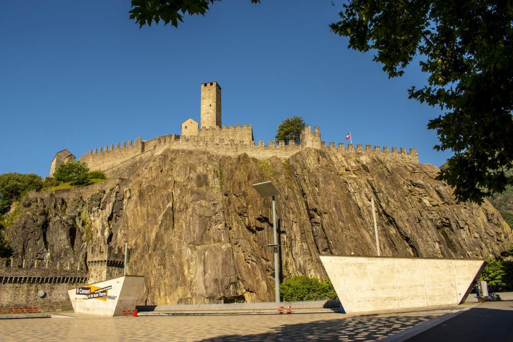 Klicke auf die Grafik für eine vergrößerte Ansicht  Name: 03 Das Castelgrande in Bellinzona.jpg Ansichten: 0 Größe: 144,0 KB ID: 3073911