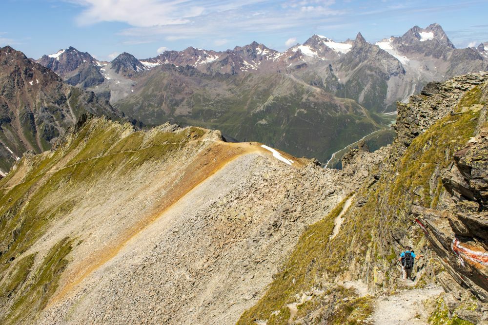 Klicke auf die Grafik für eine vergrößerte Ansicht  Name: 14 Abstieg vom Pitztaler Jöchel zur Braunschweiger Hütte.jpg Ansichten: 0 Größe: 199,8 KB ID: 3082970