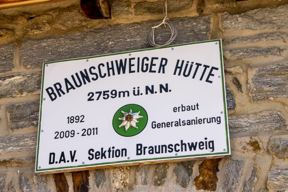 Klicke auf die Grafik für eine vergrößerte Ansicht  Name: 17 Mittagspause an der Braunschweiger Hütte.jpg Ansichten: 0 Größe: 159,8 KB ID: 3082972