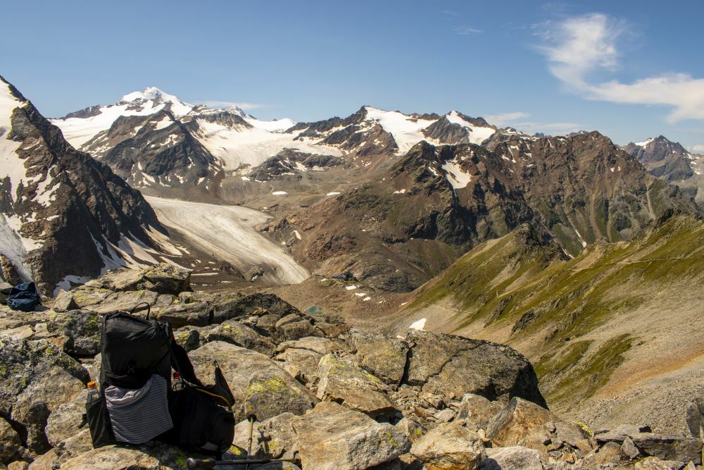 Klicke auf die Grafik für eine vergrößerte Ansicht  Name: 15 E5 - Wandern mit Blick auf die Pitztaler Bergwelt.jpg Ansichten: 0 Größe: 163,8 KB ID: 3082973