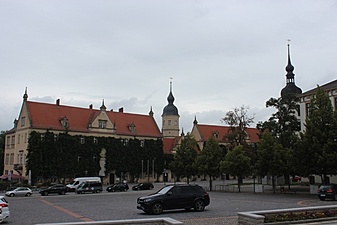 Klicke auf die Grafik für eine vergrößerte Ansicht

Name: 0916-1 Riesa Platz.JPG
Ansichten: 464
Größe: 106,7 KB
ID: 3103119
