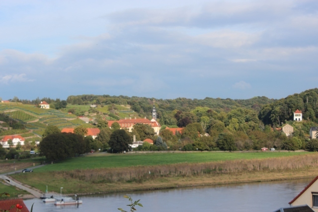 Klicke auf die Grafik für eine vergrößerte Ansicht

Name: 0916-4 Ufer gegenueber.JPG
Ansichten: 299
Größe: 109,0 KB
ID: 3103123