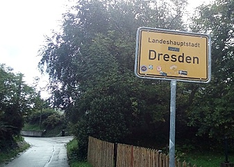 Klicke auf die Grafik für eine vergrößerte Ansicht

Name: 0917-2 Ortsschild.jpeg
Ansichten: 375
Größe: 147,9 KB
ID: 3103130