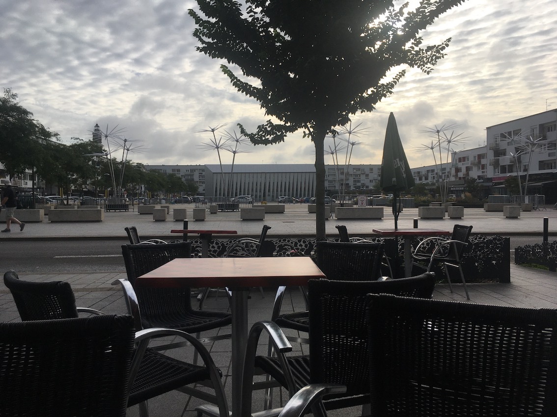 Klicke auf die Grafik für eine vergrößerte Ansicht

Name: 65 Frühstück in Calais.jpg
Ansichten: 514
Größe: 282,8 KB
ID: 3107576