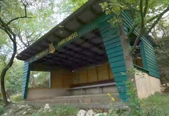 Klicke auf die Grafik für eine vergrößerte Ansicht

Name: winzerkapelle1a.jpg
Ansichten: 184
Größe: 62,0 KB
ID: 3112583