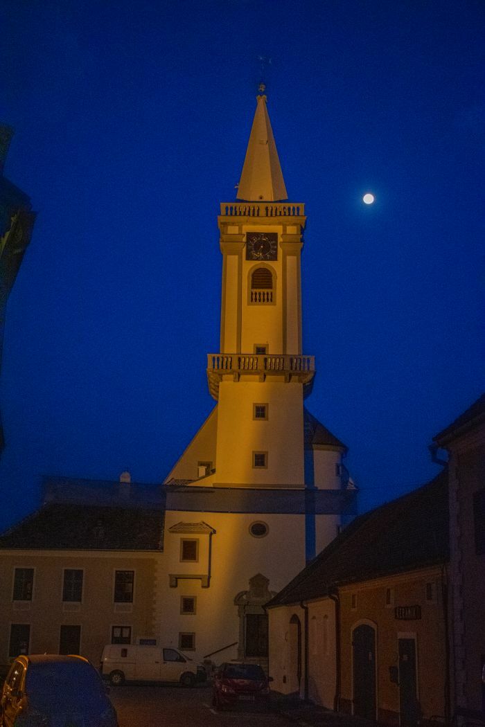 Klicke auf die Grafik für eine vergrößerte Ansicht

Name: 04 Die Katholische Pfarrkirche in Rust am See.jpg
Ansichten: 4677
Größe: 69,4 KB
ID: 3125126