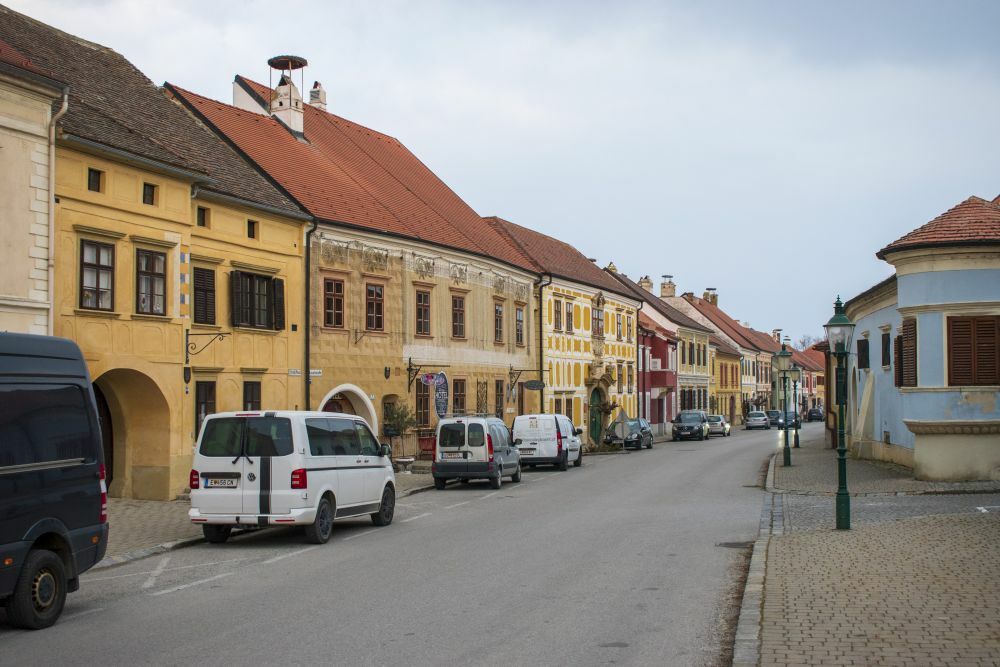 Klicke auf die Grafik für eine vergrößerte Ansicht

Name: 01 Die Hauptstraße von Rust am Neusiedler See.jpg
Ansichten: 4732
Größe: 104,1 KB
ID: 3125127