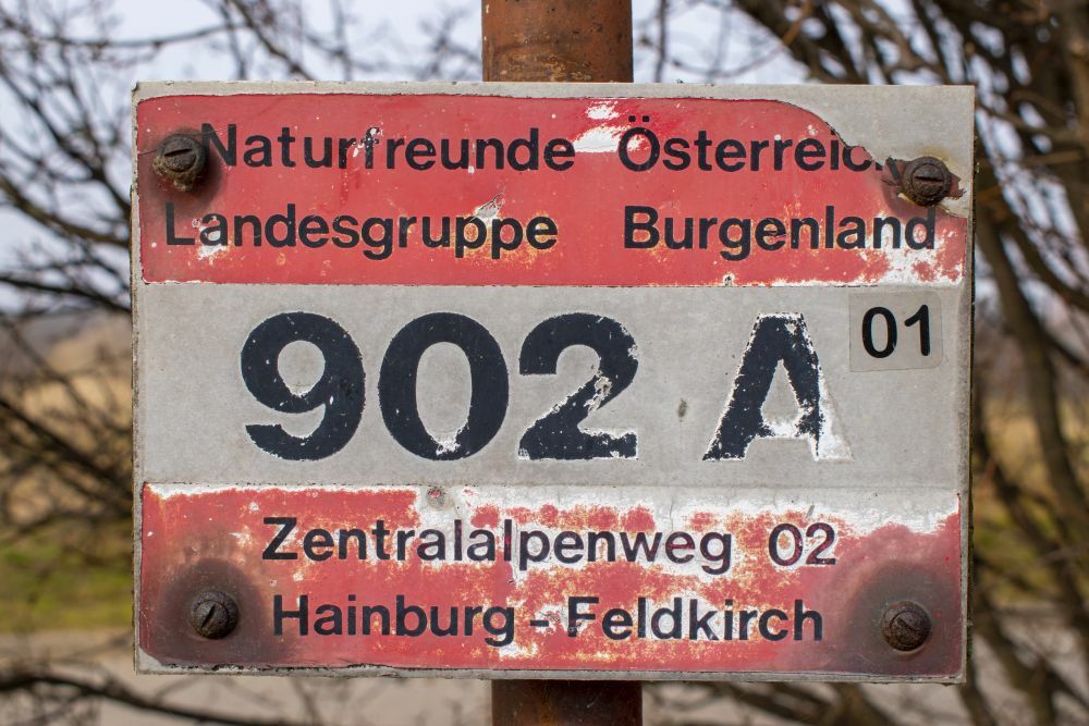 Klicke auf die Grafik für eine vergrößerte Ansicht  Name: 05 Endlich ein Wegweiser - nur der Falsche.jpg Ansichten: 995 Größe: 128,6 KB ID: 3125612