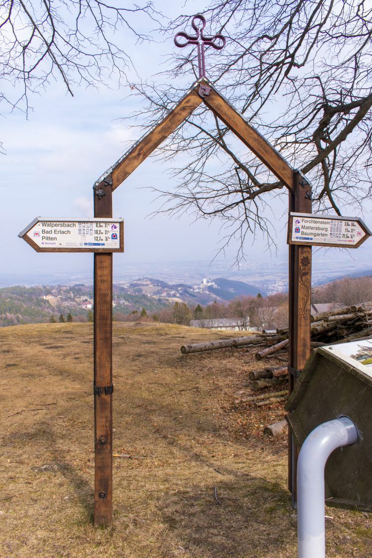 Klicke auf die Grafik für eine vergrößerte Ansicht

Name: 16 Blick vom Heuberg auf Burg Forchtenstein.jpg
Ansichten: 4383
Größe: 228,2 KB
ID: 3126039