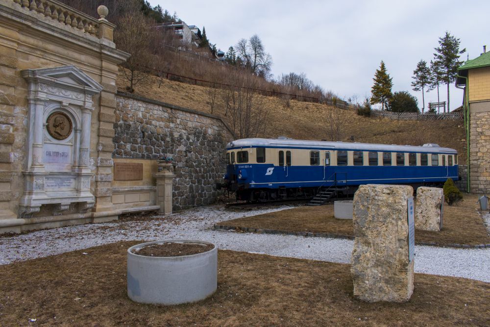 Klicke auf die Grafik für eine vergrößerte Ansicht  Name: 16 Am Bahnhof Semmering.jpg Ansichten: 0 Größe: 148,7 KB ID: 3126636