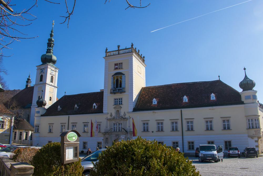 Klicke auf die Grafik für eine vergrößerte Ansicht  Name: 17 Das Kloster Heiligenkreuz.jpg Ansichten: 0 Größe: 98,9 KB ID: 3127350