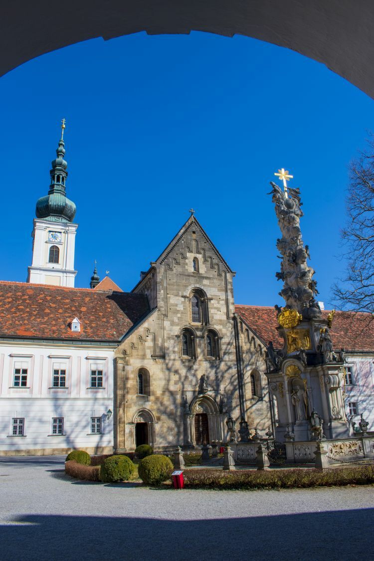 Klicke auf die Grafik für eine vergrößerte Ansicht  Name: 19 Die Dreifaltigkeitssäule.jpg Ansichten: 0 Größe: 134,3 KB ID: 3127351
