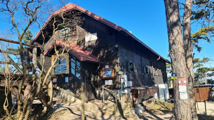 Klicke auf die Grafik für eine vergrößerte Ansicht

Name: 175 Eingangsbereich der Kammersteiner-Hütte 01.jpg
Ansichten: 125
Größe: 90,7 KB
ID: 3127628
