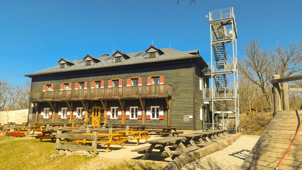 Klicke auf die Grafik für eine vergrößerte Ansicht  Name: 13 Das Peilsteinhaus - heute leider geschlossen.jpg Ansichten: 0 Größe: 133,2 KB ID: 3127790