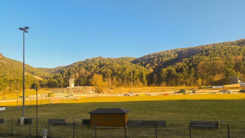Klicke auf die Grafik für eine vergrößerte Ansicht  Name: 19 Abendlicher Fensterblick auf die Gutensteiner Alpen.jpg Ansichten: 0 Größe: 92,2 KB ID: 3127796