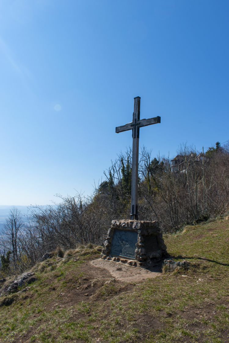 Klicke auf die Grafik für eine vergrößerte Ansicht  Name: 05 Das Kreuz vor dem Herrgottschnitzerhaus.jpg Ansichten: 0 Größe: 143,0 KB ID: 3129149