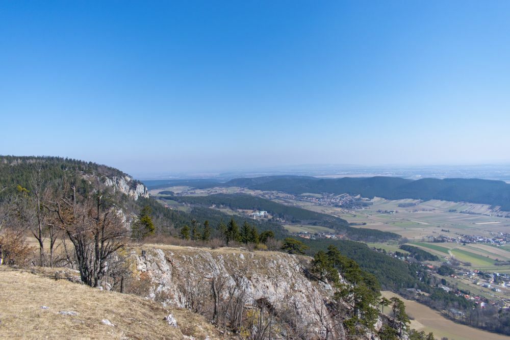 Klicke auf die Grafik für eine vergrößerte Ansicht  Name: 09 Blick von der Hohen Wand in Richtung Neusiedler See.jpg Ansichten: 0 Größe: 104,6 KB ID: 3129153