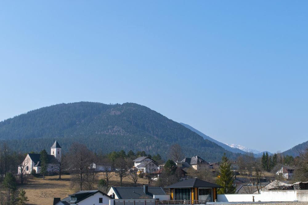 Klicke auf die Grafik für eine vergrößerte Ansicht  Name: 05 Der Schneeberg taucht hinter Waidmannsfeld mal wieder auf.jpg Ansichten: 0 Größe: 61,0 KB ID: 3131445